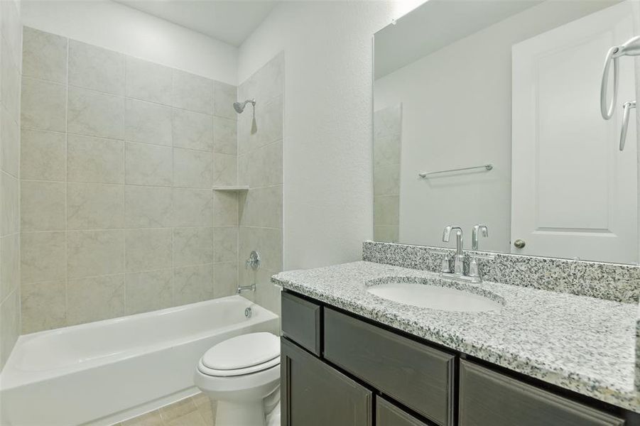 Furnished interior view inside a new home in Evergreen 40', Conroe (Image 10).