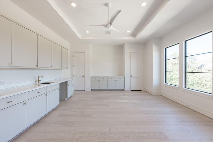 Spacious, unfurnished interior of a new home in , Bellaire (Image 37). Spacious, unfurnished interior of a new home in , Bellaire (Image 37).