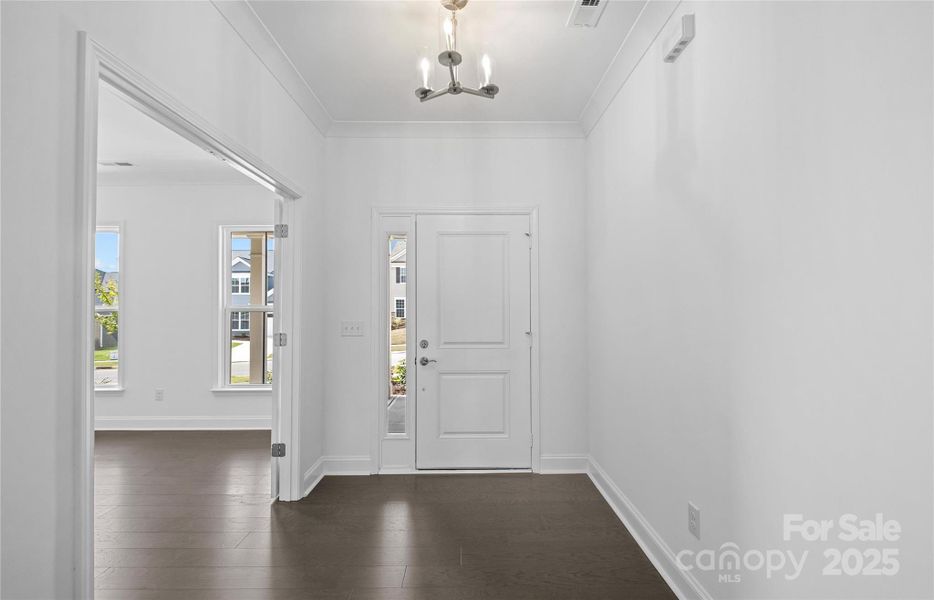 Foyer colors may vary