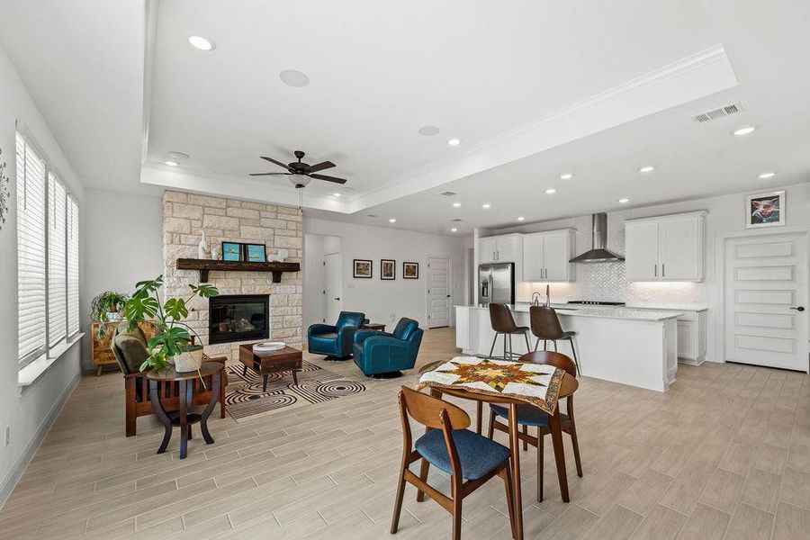 The dining room would work with round or rectangular tables.