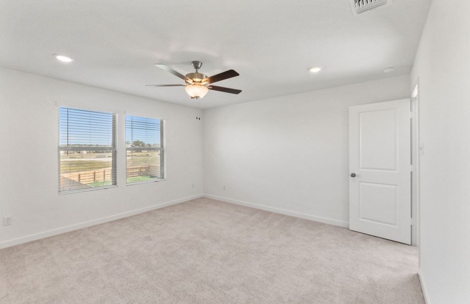 Spacious, unfurnished interior of a new home in Sonterra, Jarrell (Image 27).