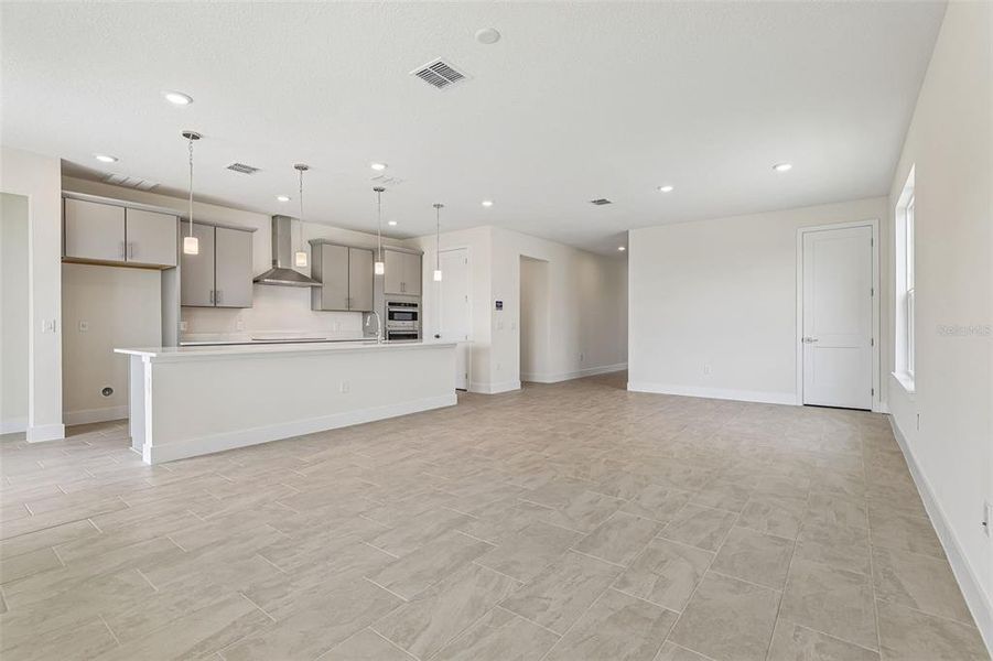Spacious, unfurnished interior of a new home in Lakeside at Satilla, St. Cloud (Image 45). Spacious, unfurnished interior of a new home in Lakeside at Satilla, St. Cloud (Image 45).
