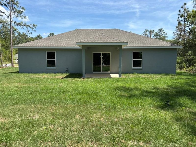Exterior details and patio area of a home in , Dunnellon (Image 15).