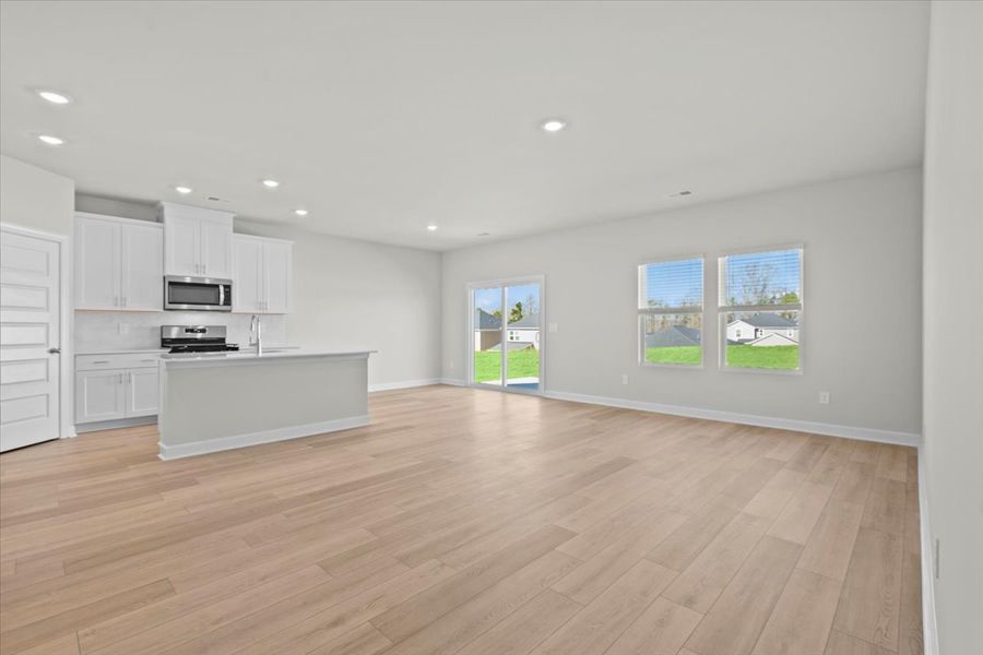 Spacious, unfurnished interior of a new home in Holland Park, Spartanburg (Image 11).