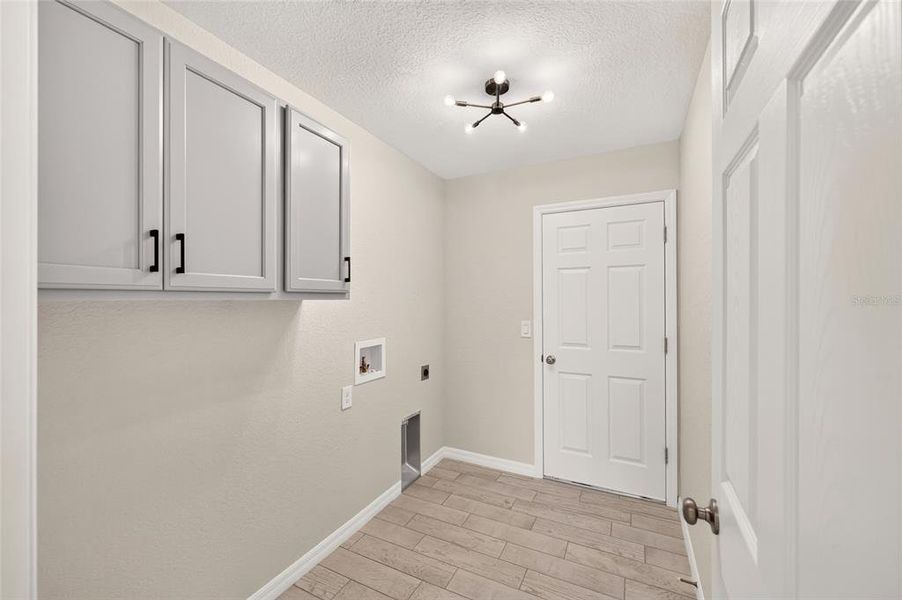 Spacious, unfurnished interior of a new home in , Ocala (Image 31).
