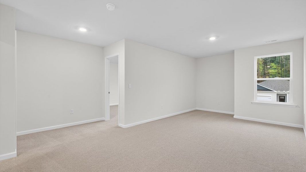 Spacious, unfurnished interior of a new home in Galvins Ridge, Sanford (Image 19).