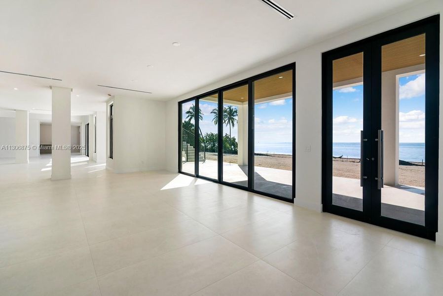 Main Residence Oceanfront Living Main Residence Oceanfront Living