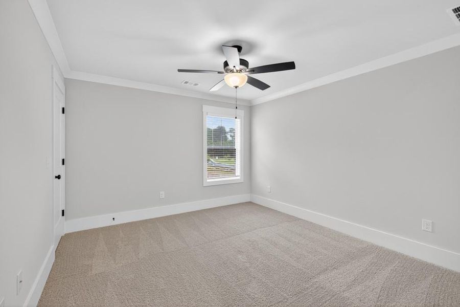 Spacious, unfurnished interior of a new home in Spring Creek, Monroe (Image 33).