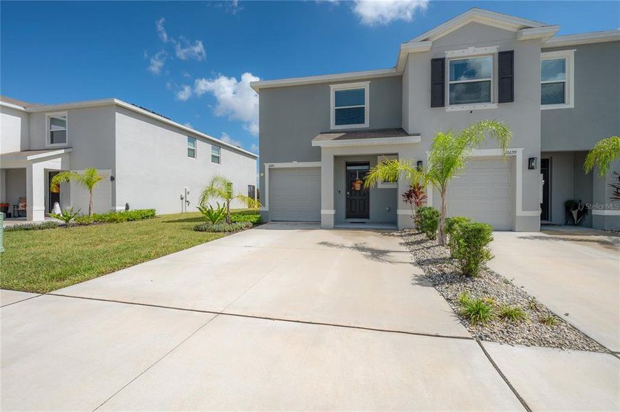 Exterior details and patio area of a home in , Wimauma (Image 19).