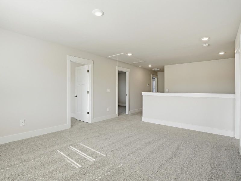Spacious, unfurnished interior of a new home in Ashby Woods, Boiling Springs (Image 11).