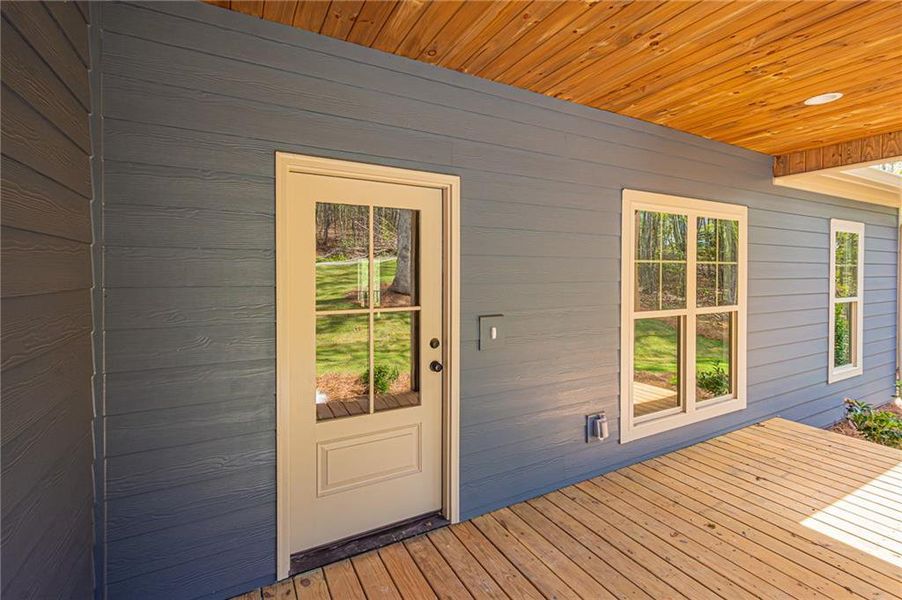 Exterior details and patio area of a home in , Murrayville (Image 3).