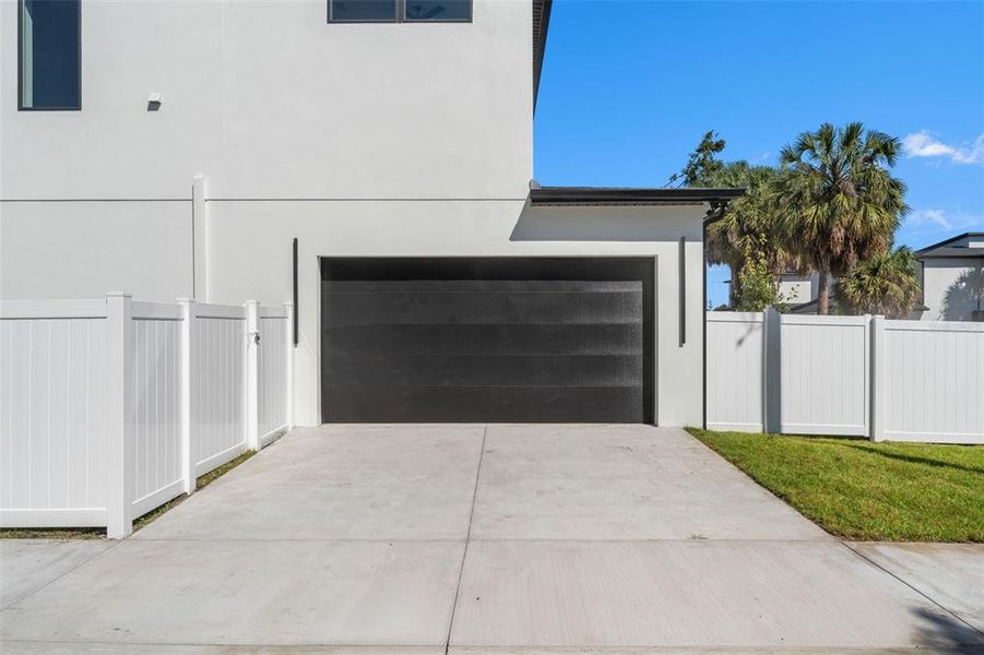 Exterior details and patio area of a home in , Tampa (Image 31).
