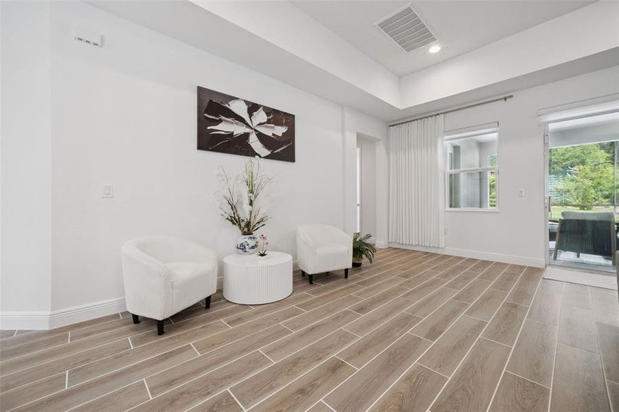 Furnished interior view inside a new home in , Mount Dora (Image 7).