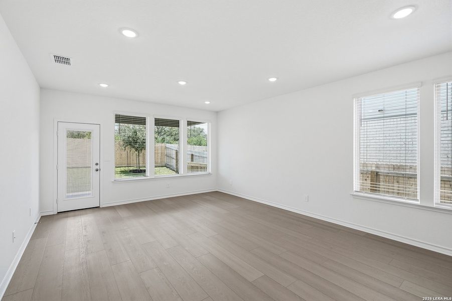 Spacious, unfurnished interior of a new home in Bison Ridge, San Antonio (Image 33). Spacious, unfurnished interior of a new home in Bison Ridge, San Antonio (Image 33).