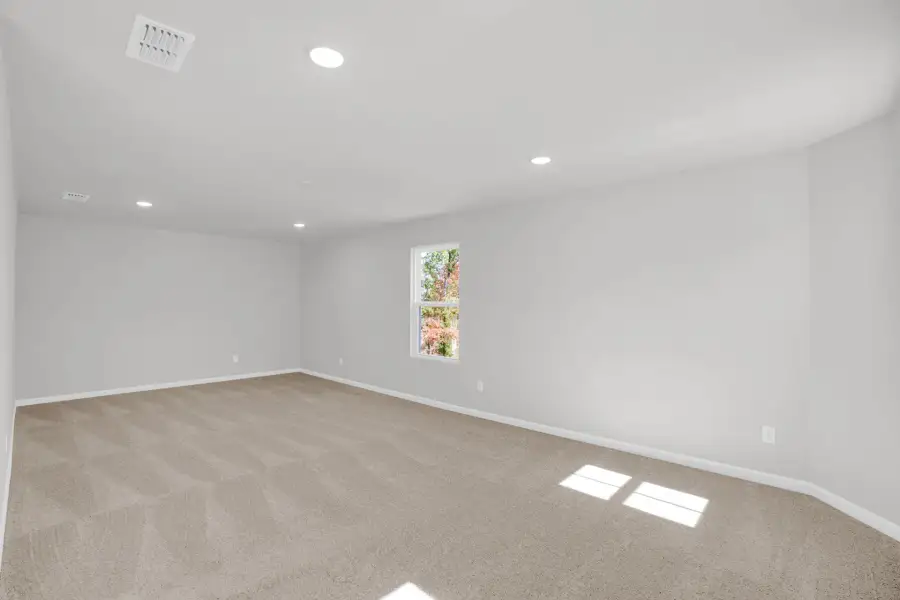 Spacious, unfurnished interior of a new home in Carriage Estates, Lexington (Image 31).