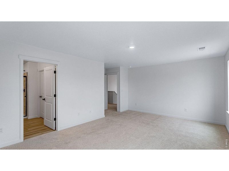 Spacious, unfurnished interior of a new home in Hansen Farm, Fort Collins (Image 32).