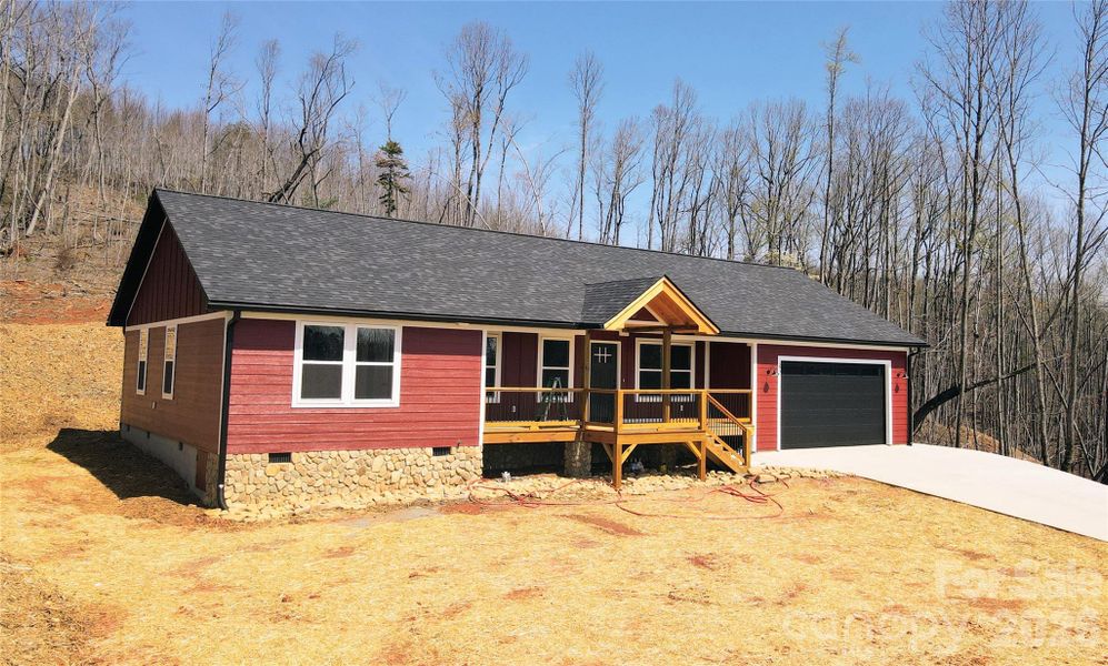 Exterior details and patio area of a home in , Marion (Image 3).