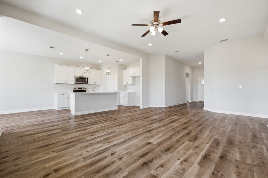 Spacious, unfurnished interior of a new home in McCarthy Estates, Defuniak Springs (Image 32).