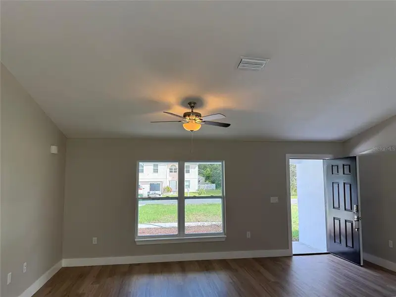 Spacious, unfurnished interior of a new home in , Citrus Springs (Image 22).