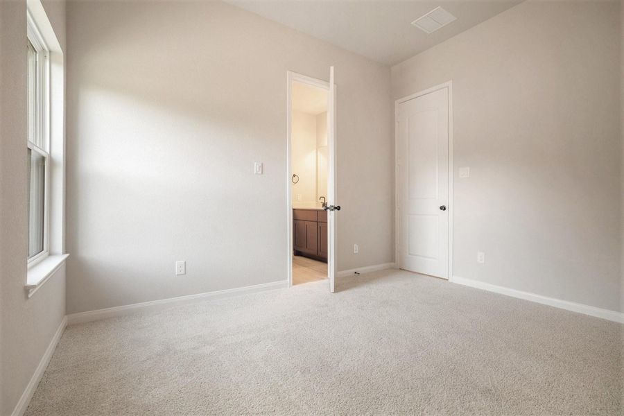 Spacious, unfurnished interior of a new home in Encino Estates, Dayton (Image 14).