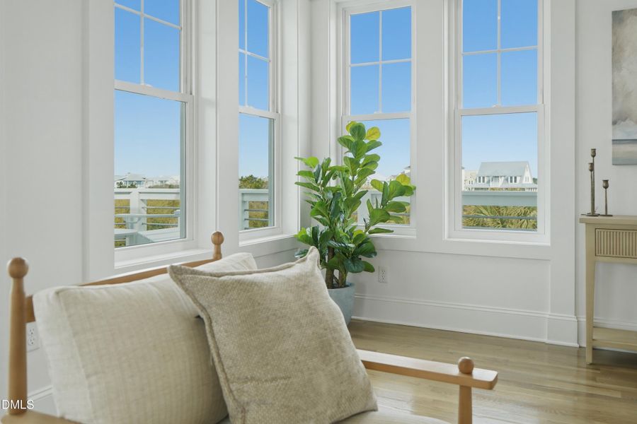 6CapeLn_Staged_7Living