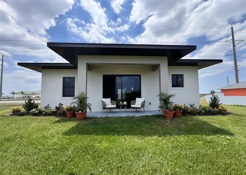 Exterior details and patio area of a home in , Cape Coral (Image 4).