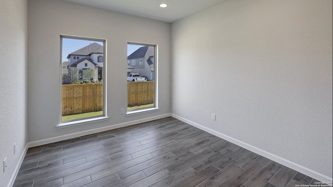 Spacious, unfurnished interior of a new home in Arcadia Ridge 50', San Antonio (Image 17).