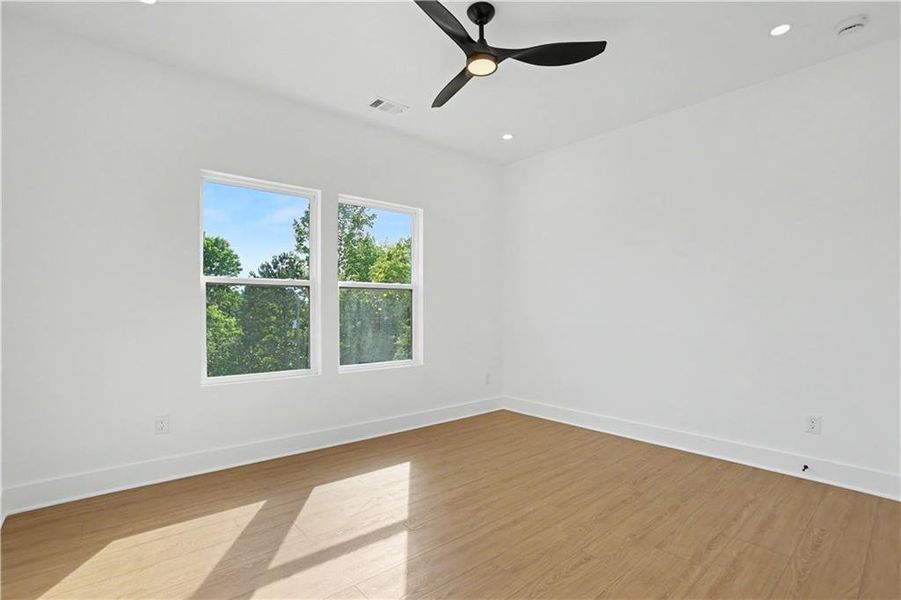Spacious, unfurnished interior of a new home in , Gainesville (Image 37).