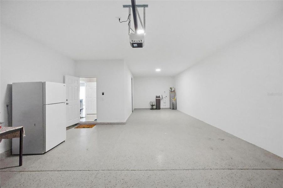 Spacious, unfurnished interior of a new home in , Zephyrhills (Image 23).