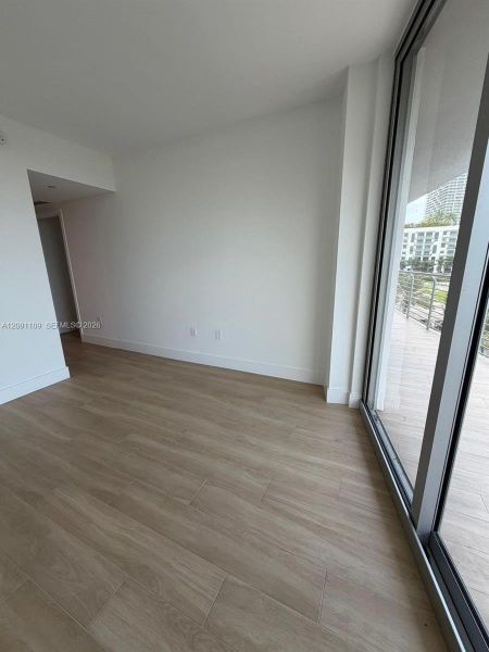 Spacious, unfurnished interior of a new home in , Miami (Image 9).