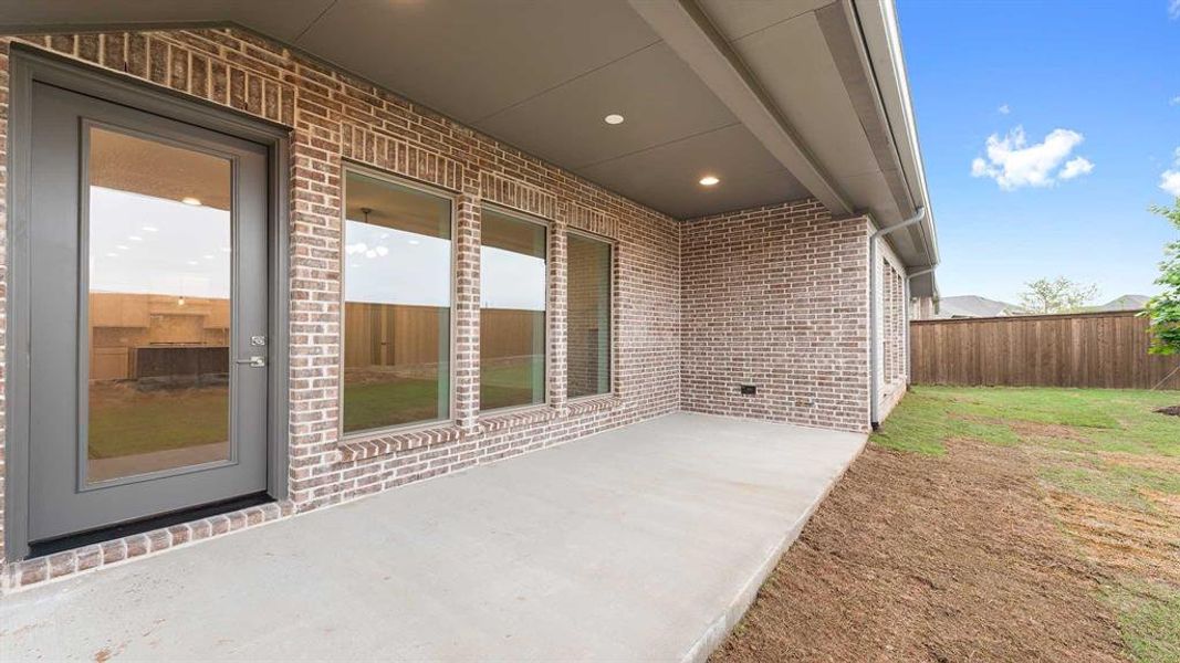 Exterior details and patio area of a home in Hillstead, Lavon (Image 3).