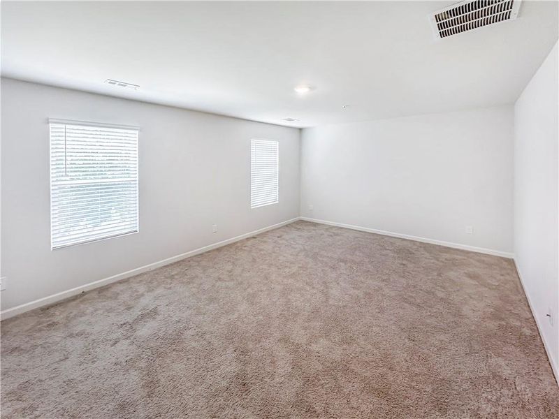 Spacious, unfurnished interior of a new home in Oakhurst Glen, Fairburn (Image 21).