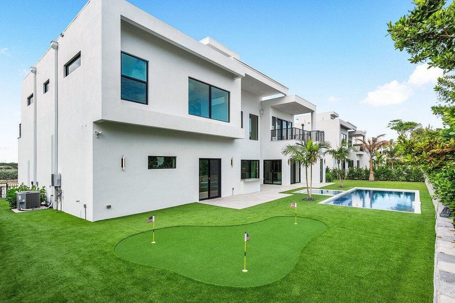 PUTTING GREEN PUTTING GREEN