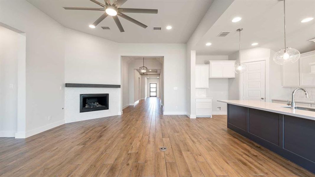 Spacious, unfurnished interior of a new home in Myrtle Creek 60', Waxahachie (Image 22). Spacious, unfurnished interior of a new home in Myrtle Creek 60', Waxahachie (Image 22).