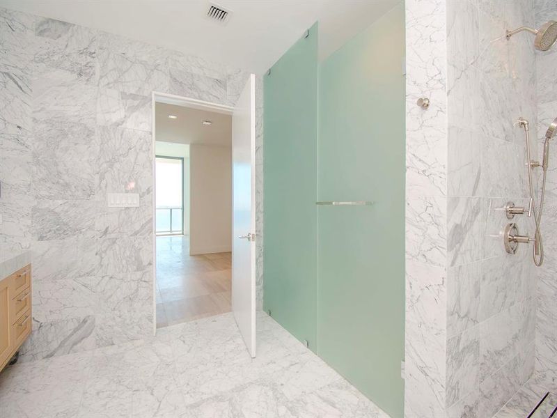 Spacious, unfurnished interior of a new home in , Tampa (Image 67). Spacious, unfurnished interior of a new home in , Tampa (Image 67).