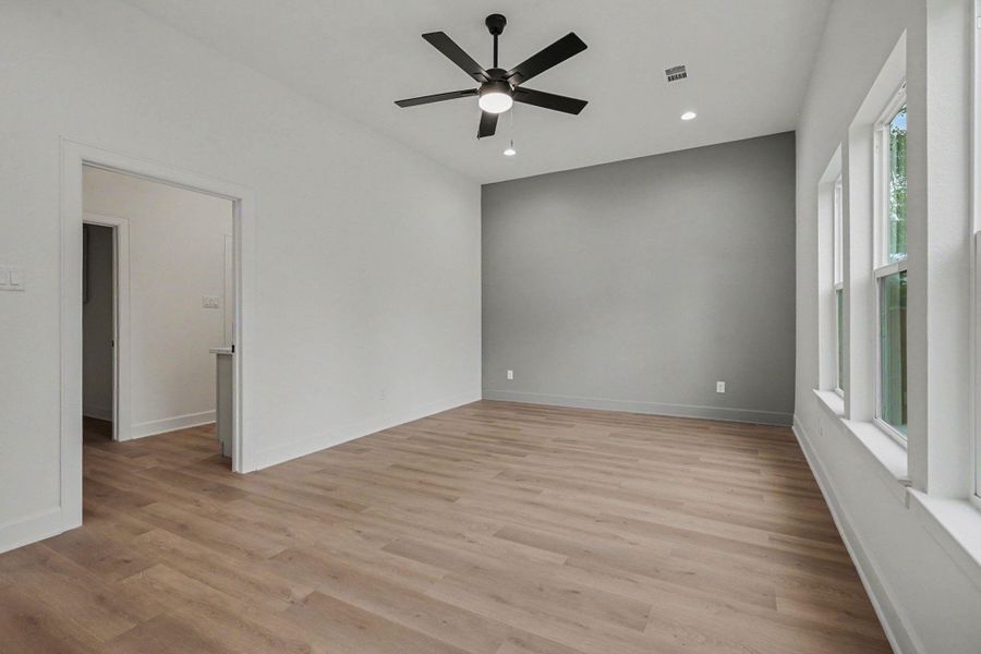 Spacious, unfurnished interior of a new home in , Santa Fe (Image 31). Spacious, unfurnished interior of a new home in , Santa Fe (Image 31).