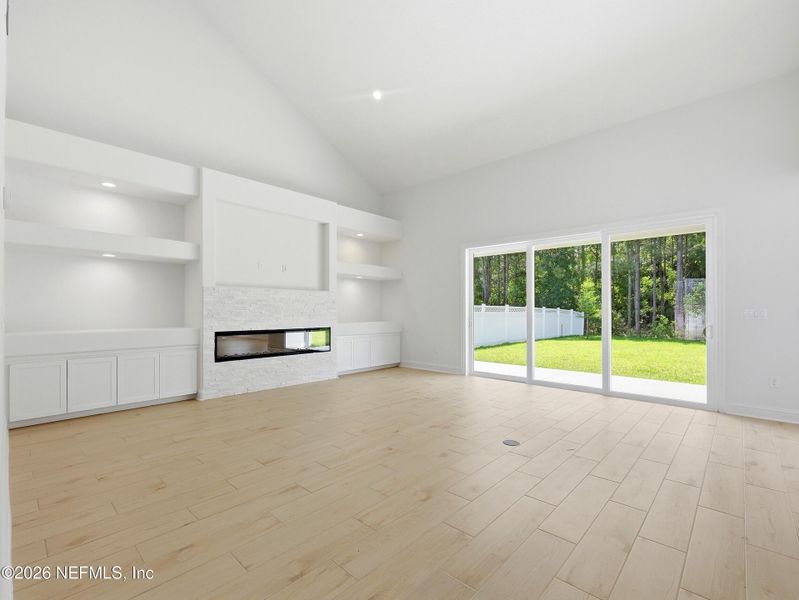 Spacious, unfurnished interior of a new home in Silver Landing At Silverleaf, St. Augustine (Image 77).
