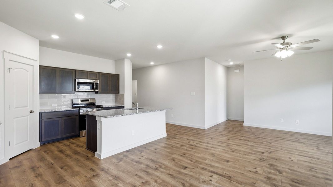 Furnished interior view inside a new home in Patriot Estates, Venus (Image 33).