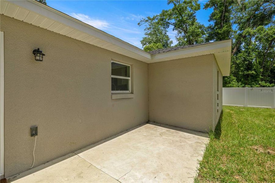 Exterior details and patio area of a home in , Belleview (Image 3).