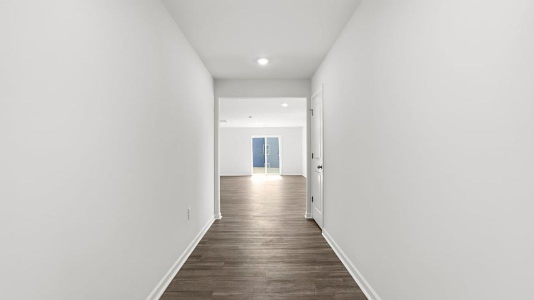 Spacious, unfurnished interior of a new home in Cedar Gap, Fountain Inn (Image 13).