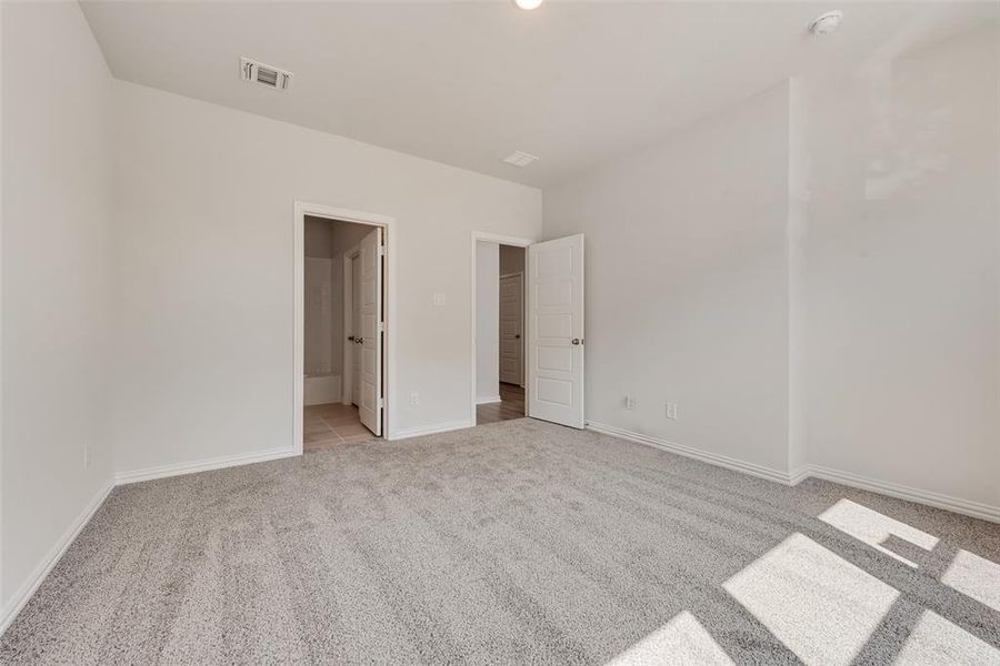 Spacious, unfurnished interior of a new home in City Point, North Richland Hills (Image 15).