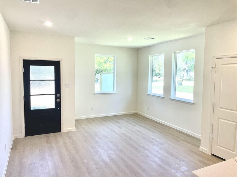 Spacious, unfurnished interior of a new home in , Bay City (Image 15).