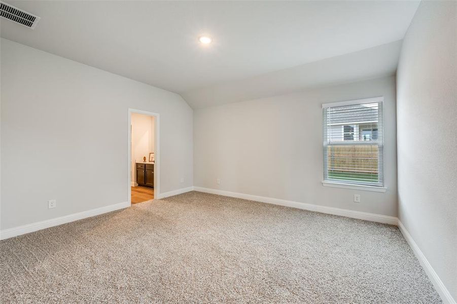 Spacious, unfurnished interior of a new home in , Hillsboro (Image 15).
