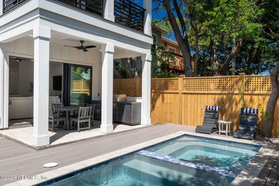Exterior details and patio area of a home in , Jacksonville Beach (Image 40).