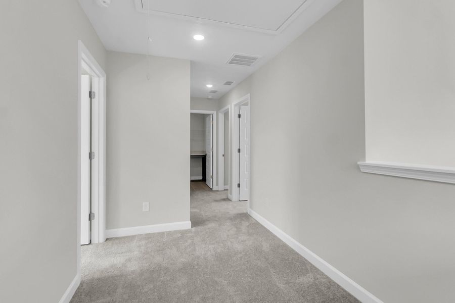 Spacious, unfurnished interior of a new home in , Summerville (Image 35).