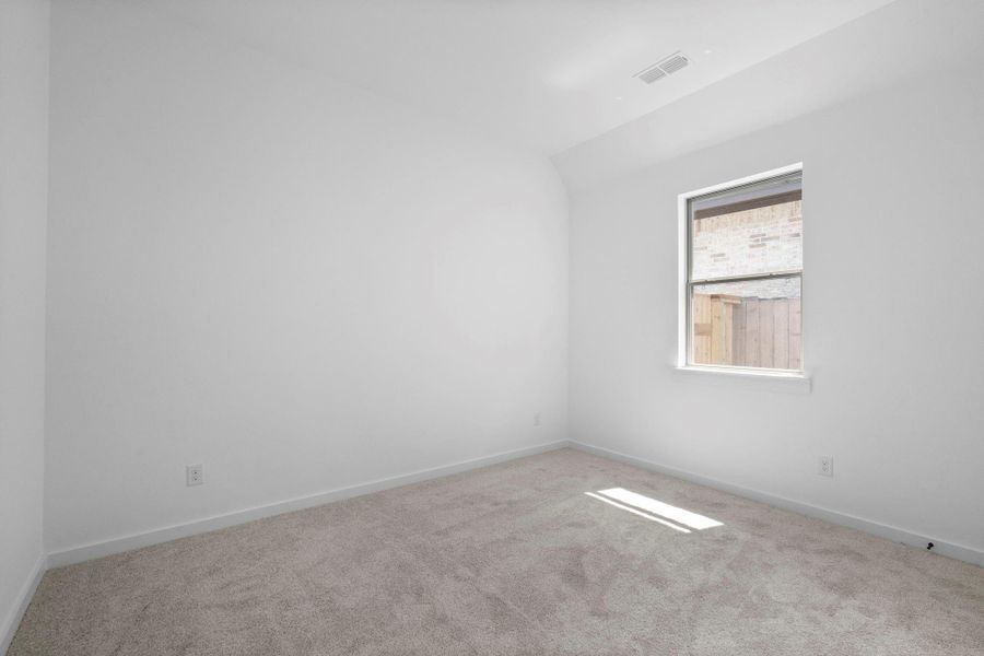 Spacious, unfurnished interior of a new home in Sienna 45', 50', Missouri City (Image 31). Spacious, unfurnished interior of a new home in Sienna 45', 50', Missouri City (Image 31).