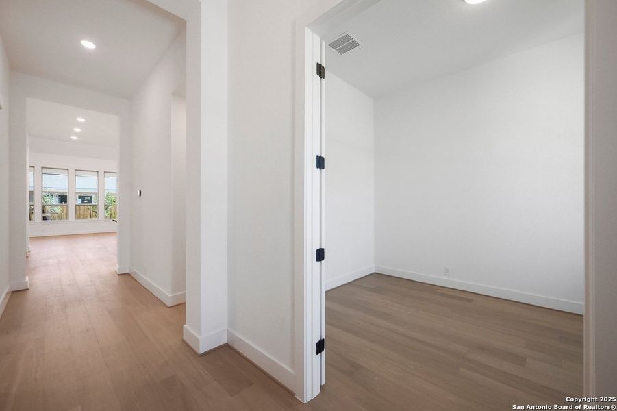 Spacious, unfurnished interior of a new home in Davis Ranch: 60ft. lots, San Antonio (Image 23).