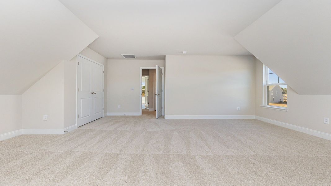 Spacious, unfurnished interior of a new home in Heron Pointe, Myrtle Beach (Image 29).