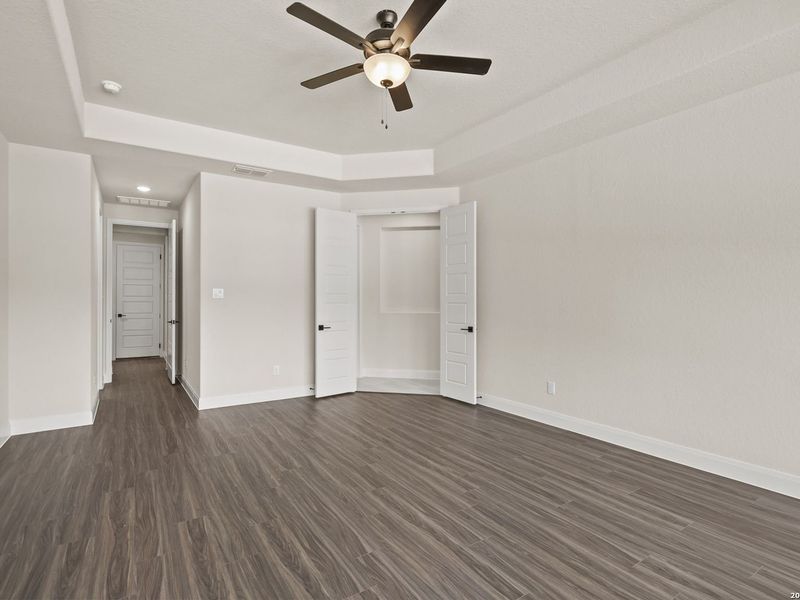 Spacious, unfurnished interior of a new home in Potranco Oaks, Castroville (Image 42).