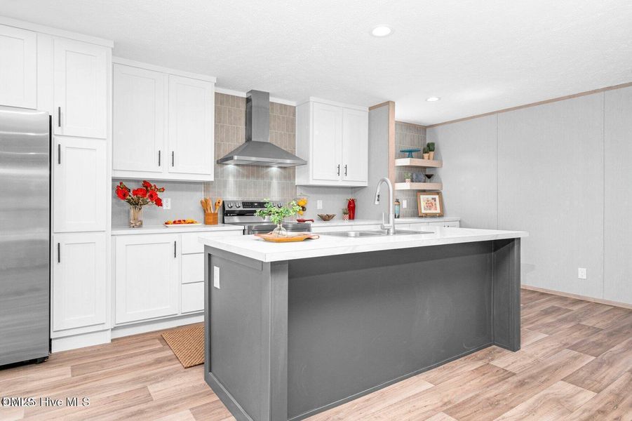 Island with Seating Space Island with Seating Space